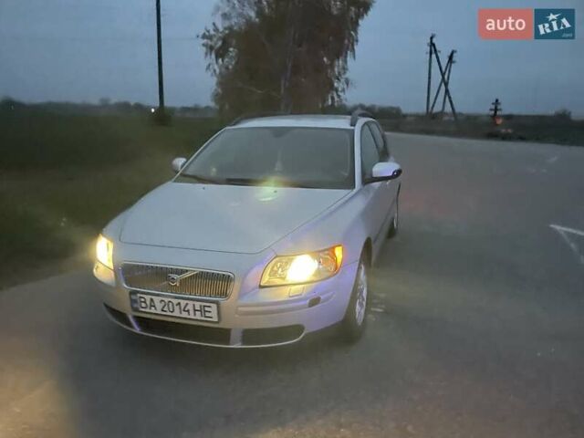 Серый Вольво В50, объемом двигателя 1.8 л и пробегом 266 тыс. км за 6200 $, фото 1 на Automoto.ua