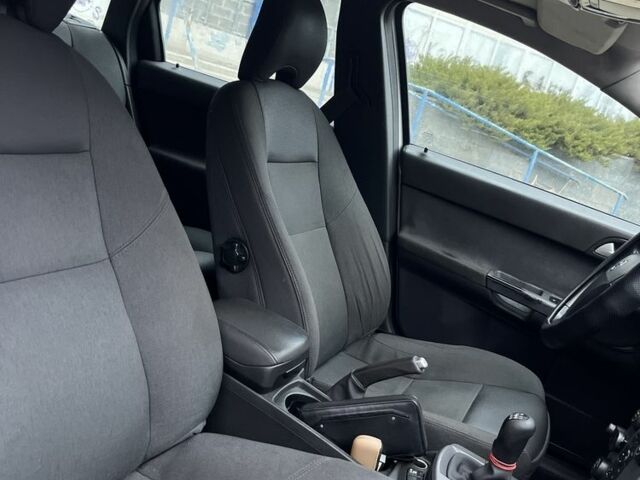 Серый Вольво В50, объемом двигателя 2 л и пробегом 200 тыс. км за 2600 $, фото 8 на Automoto.ua