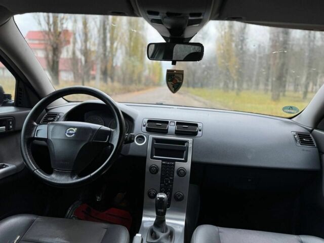 Сірий Вольво V50, об'ємом двигуна 2 л та пробігом 306 тис. км за 2700 $, фото 6 на Automoto.ua