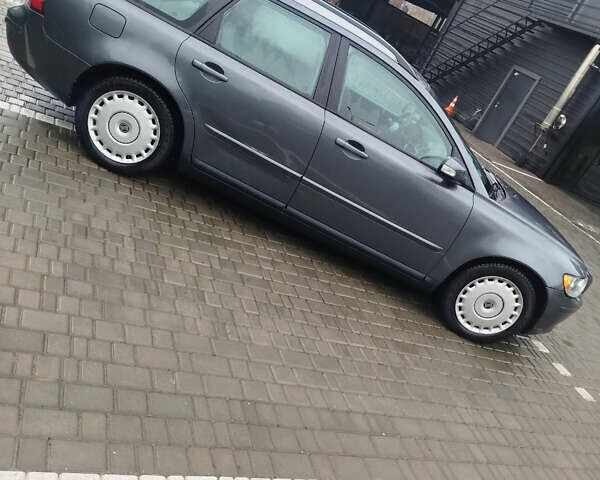 Сірий Вольво V50, об'ємом двигуна 2 л та пробігом 300 тис. км за 2750 $, фото 2 на Automoto.ua