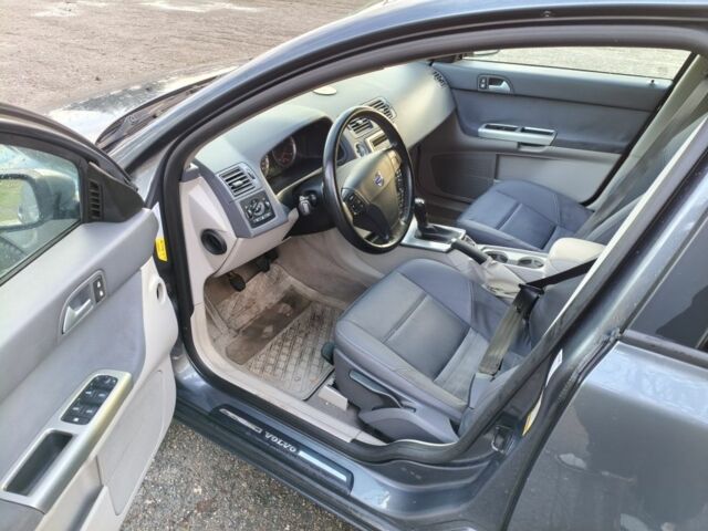 Серый Вольво В50, объемом двигателя 1.6 л и пробегом 300 тыс. км за 3500 $, фото 8 на Automoto.ua