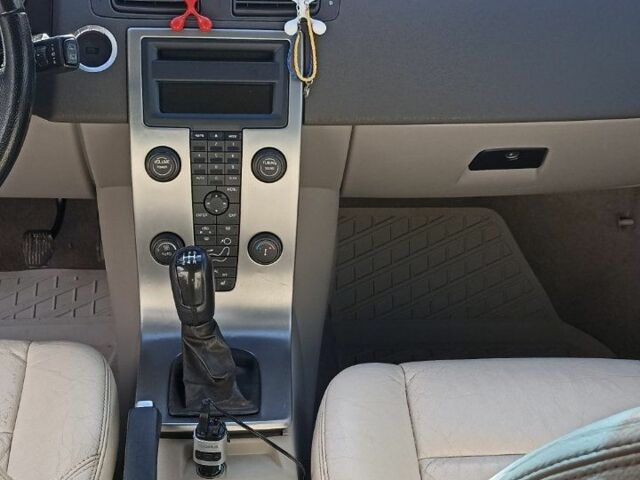 Сірий Вольво V50, об'ємом двигуна 1.8 л та пробігом 267 тис. км за 6500 $, фото 4 на Automoto.ua