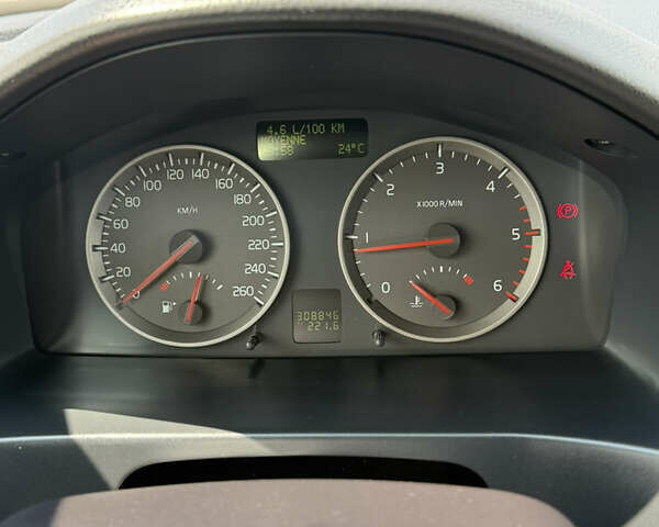 Серый Вольво В50, объемом двигателя 1.56 л и пробегом 308 тыс. км за 6000 $, фото 15 на Automoto.ua