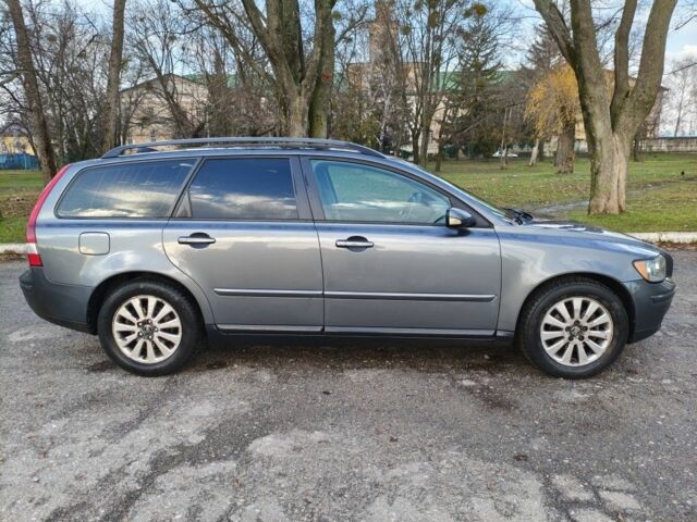 Серый Вольво В50, объемом двигателя 1.6 л и пробегом 300 тыс. км за 3500 $, фото 3 на Automoto.ua