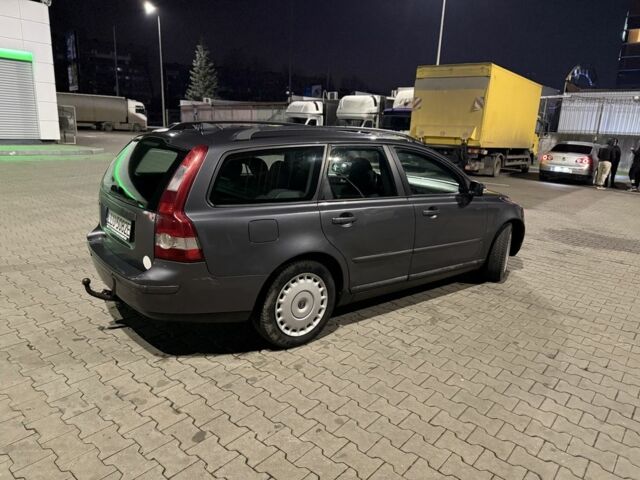 Сірий Вольво V50, об'ємом двигуна 2 л та пробігом 300 тис. км за 2750 $, фото 2 на Automoto.ua