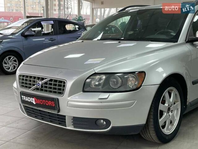 Серый Вольво В50, объемом двигателя 2 л и пробегом 400 тыс. км за 4690 $, фото 6 на Automoto.ua