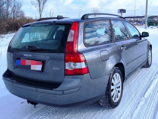 Серый Вольво В50, объемом двигателя 2 л и пробегом 370 тыс. км за 3100 $, фото 2 на Automoto.ua