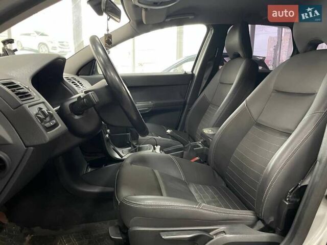 Серый Вольво В50, объемом двигателя 2 л и пробегом 400 тыс. км за 4690 $, фото 17 на Automoto.ua