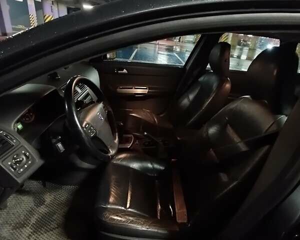 Серый Вольво В50, объемом двигателя 2 л и пробегом 305 тыс. км за 5400 $, фото 7 на Automoto.ua