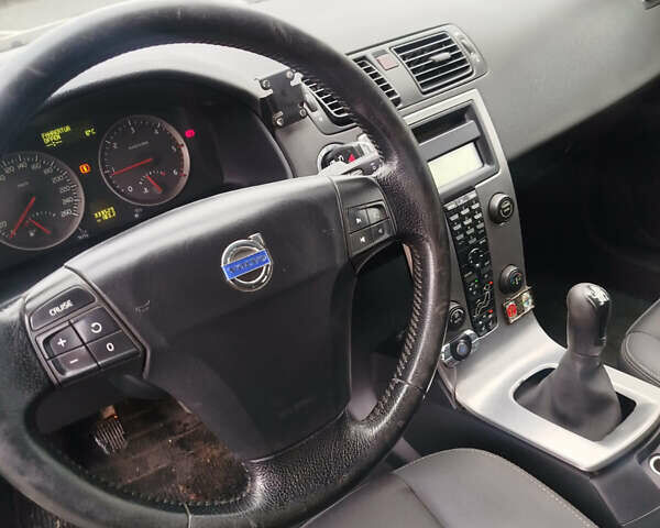 Сірий Вольво V50, об'ємом двигуна 2 л та пробігом 300 тис. км за 2750 $, фото 14 на Automoto.ua