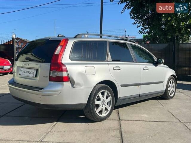 Серый Вольво В50, объемом двигателя 2 л и пробегом 400 тыс. км за 4490 $, фото 4 на Automoto.ua