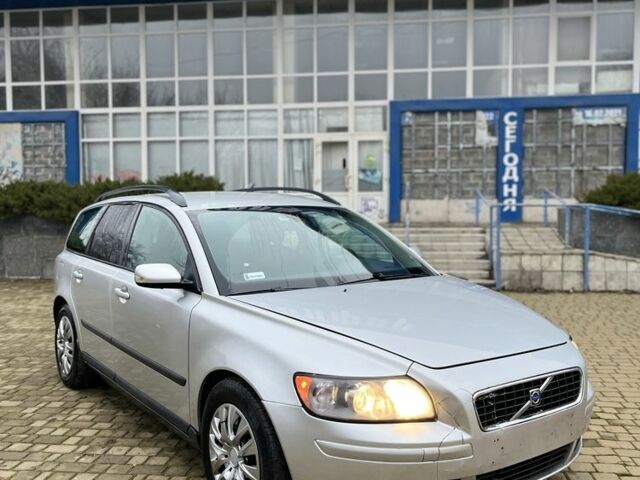 Серый Вольво В50, объемом двигателя 2 л и пробегом 200 тыс. км за 2600 $, фото 7 на Automoto.ua