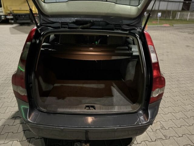 Сірий Вольво V50, об'ємом двигуна 2 л та пробігом 300 тис. км за 2750 $, фото 13 на Automoto.ua