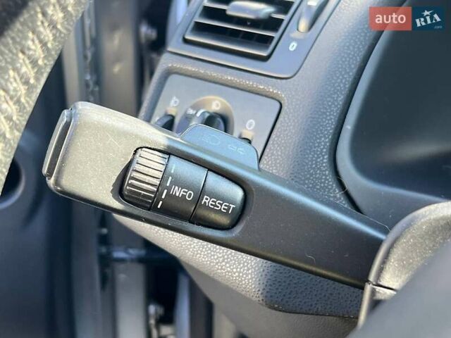 Серый Вольво В50, объемом двигателя 2 л и пробегом 400 тыс. км за 4490 $, фото 20 на Automoto.ua