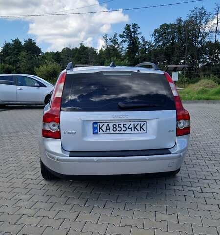 Сірий Вольво V50, об'ємом двигуна 2.44 л та пробігом 317 тис. км за 6600 $, фото 1 на Automoto.ua