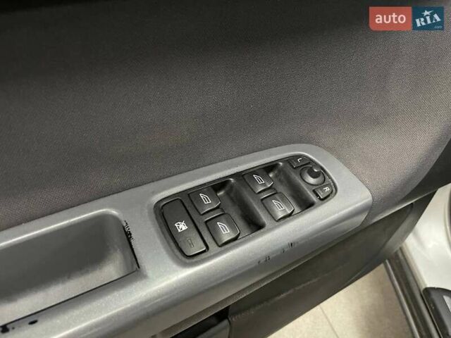 Серый Вольво В50, объемом двигателя 2 л и пробегом 400 тыс. км за 4690 $, фото 15 на Automoto.ua