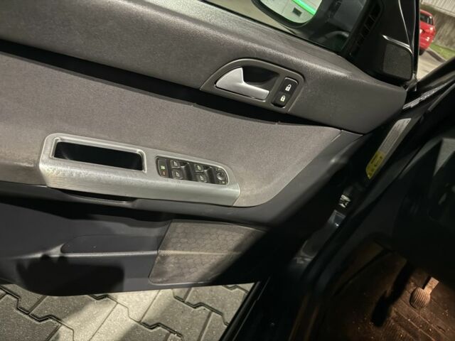 Сірий Вольво V50, об'ємом двигуна 2 л та пробігом 300 тис. км за 2750 $, фото 18 на Automoto.ua