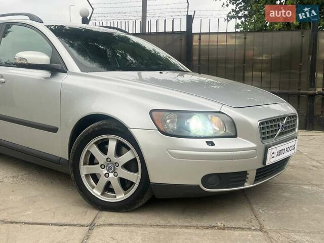 Серый Вольво В50, объемом двигателя 2 л и пробегом 400 тыс. км за 4490 $, фото 3 на Automoto.ua