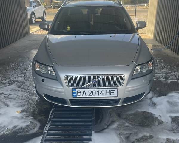 Серый Вольво В50, объемом двигателя 1.8 л и пробегом 266 тыс. км за 6200 $, фото 4 на Automoto.ua