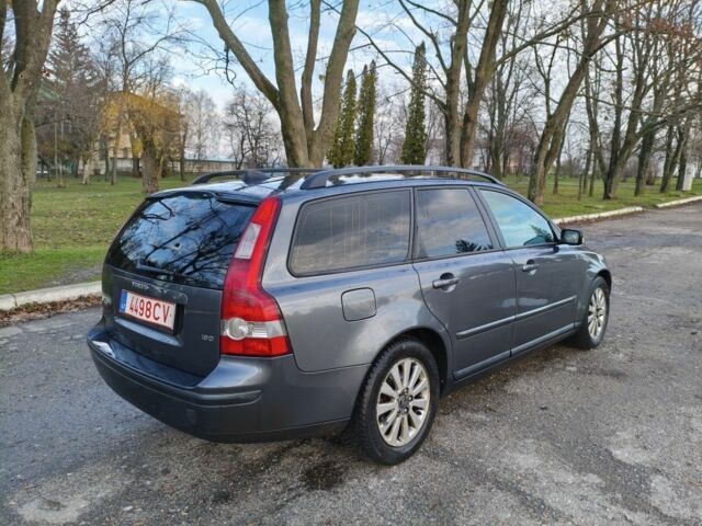 Серый Вольво В50, объемом двигателя 1.6 л и пробегом 300 тыс. км за 3500 $, фото 4 на Automoto.ua