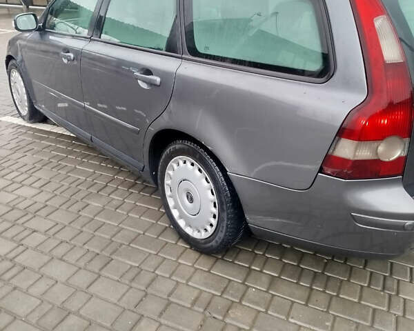 Сірий Вольво V50, об'ємом двигуна 2 л та пробігом 300 тис. км за 2750 $, фото 6 на Automoto.ua