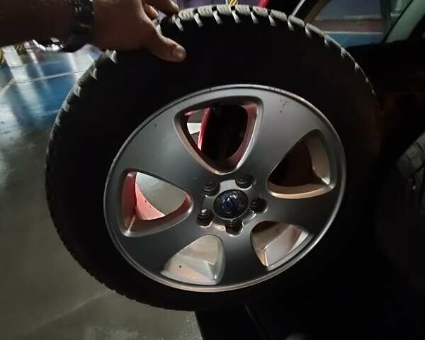 Серый Вольво В50, объемом двигателя 2 л и пробегом 305 тыс. км за 5400 $, фото 9 на Automoto.ua