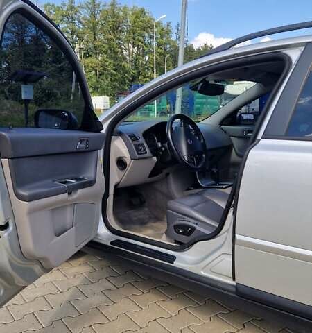 Сірий Вольво V50, об'ємом двигуна 2.44 л та пробігом 317 тис. км за 6600 $, фото 5 на Automoto.ua