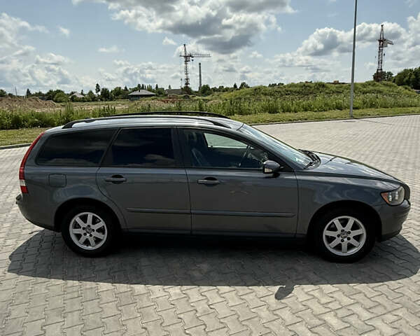 Серый Вольво В50, объемом двигателя 1.56 л и пробегом 308 тыс. км за 6000 $, фото 3 на Automoto.ua