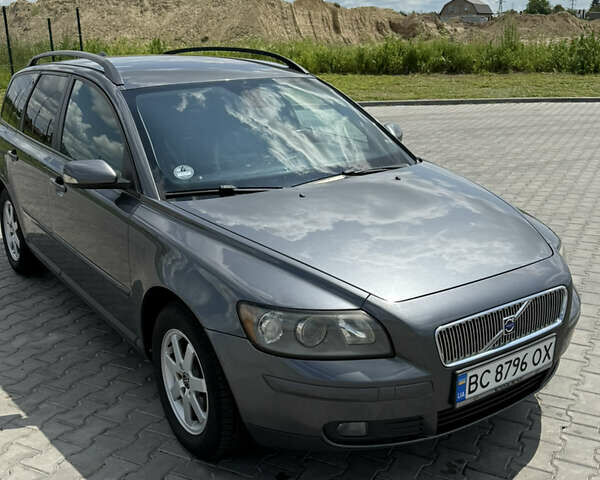 Серый Вольво В50, объемом двигателя 1.56 л и пробегом 308 тыс. км за 6000 $, фото 1 на Automoto.ua