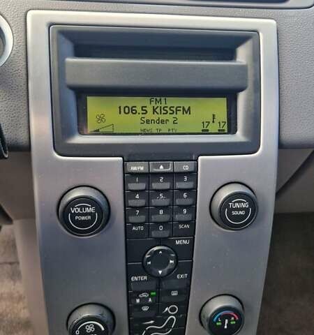 Сірий Вольво V50, об'ємом двигуна 2.44 л та пробігом 317 тис. км за 6600 $, фото 2 на Automoto.ua