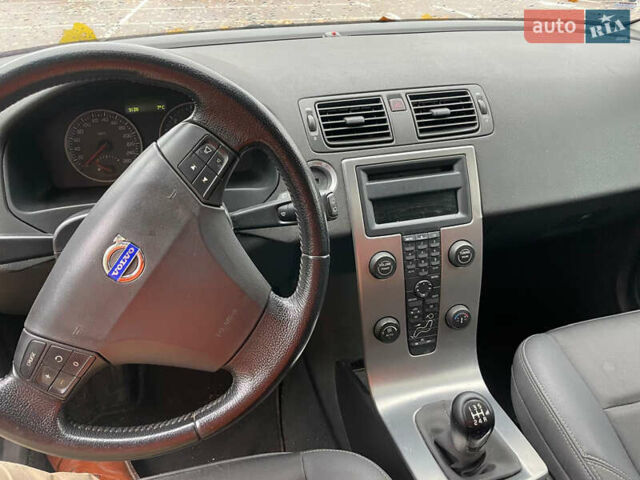 Серый Вольво В50, объемом двигателя 1.56 л и пробегом 302 тыс. км за 3900 $, фото 4 на Automoto.ua