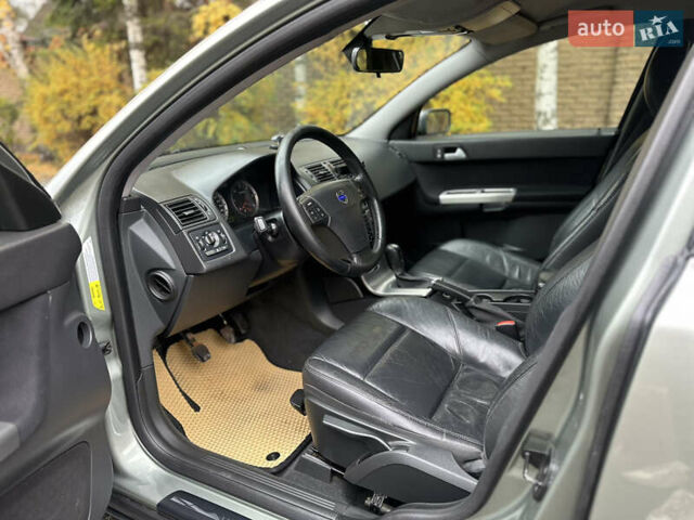 Серый Вольво В50, объемом двигателя 1.56 л и пробегом 373 тыс. км за 4650 $, фото 10 на Automoto.ua