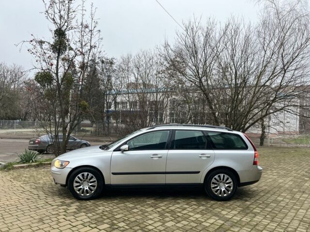 Серый Вольво В50, объемом двигателя 2 л и пробегом 200 тыс. км за 2600 $, фото 2 на Automoto.ua