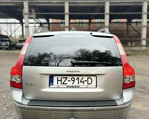 Вольво В50 2006 в Виннице на Automoto.ua Серый Вольво В50, объемом двигателя 2 л и пробегом 160 тыс. км за 3299 $, фото 2 на Automoto.ua