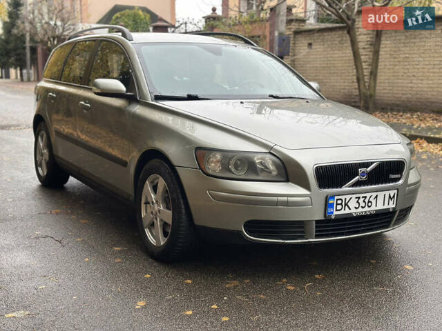 Серый Вольво В50, объемом двигателя 1.56 л и пробегом 373 тыс. км за 4650 $, фото 4 на Automoto.ua