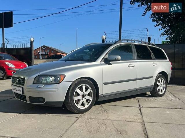 Серый Вольво В50, объемом двигателя 2 л и пробегом 400 тыс. км за 4490 $, фото 2 на Automoto.ua