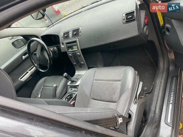Вольво В50 2006 в Киеве на Automoto.ua Серый Вольво В50, объемом двигателя 1.56 л и пробегом 302 тыс. км за 5300 $, фото 7 на Automoto.ua