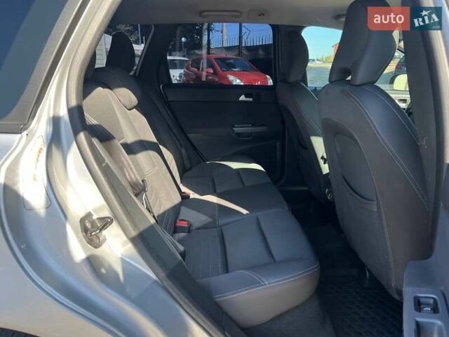 Серый Вольво В50, объемом двигателя 2 л и пробегом 400 тыс. км за 4490 $, фото 10 на Automoto.ua