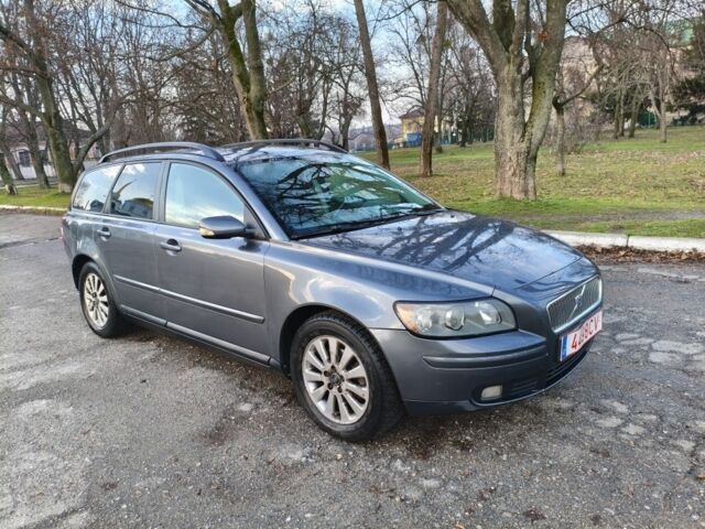 Серый Вольво В50, объемом двигателя 1.6 л и пробегом 300 тыс. км за 3500 $, фото 1 на Automoto.ua