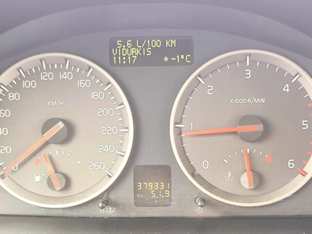 Серый Вольво В50, объемом двигателя 2 л и пробегом 370 тыс. км за 3100 $, фото 9 на Automoto.ua