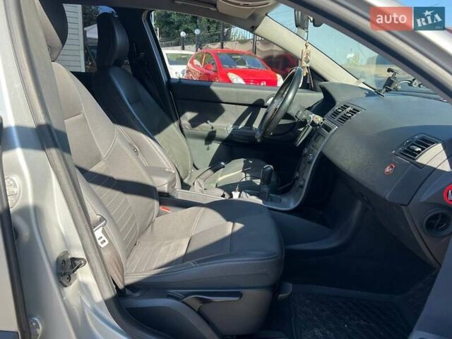 Серый Вольво В50, объемом двигателя 2 л и пробегом 400 тыс. км за 4490 $, фото 11 на Automoto.ua