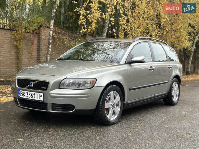 Серый Вольво В50, объемом двигателя 1.56 л и пробегом 373 тыс. км за 4650 $, фото 2 на Automoto.ua