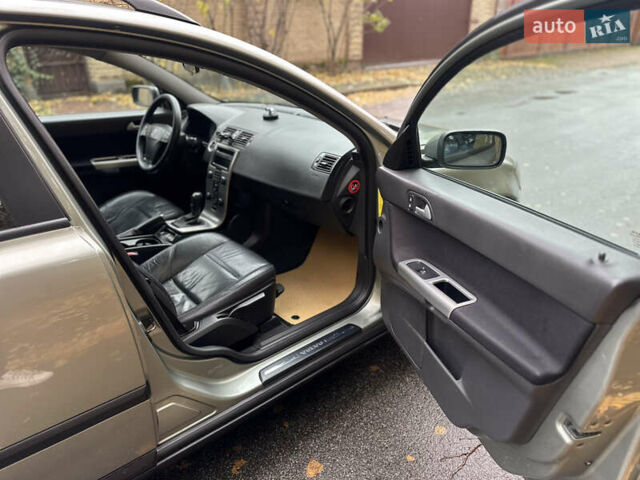 Серый Вольво В50, объемом двигателя 1.56 л и пробегом 373 тыс. км за 4650 $, фото 14 на Automoto.ua