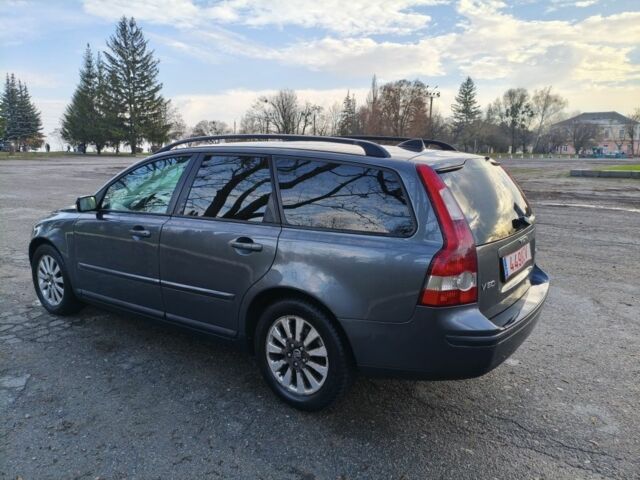 Серый Вольво В50, объемом двигателя 1.6 л и пробегом 300 тыс. км за 3500 $, фото 6 на Automoto.ua