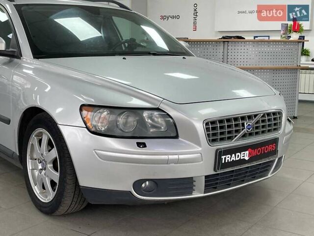 Серый Вольво В50, объемом двигателя 2 л и пробегом 400 тыс. км за 4690 $, фото 2 на Automoto.ua