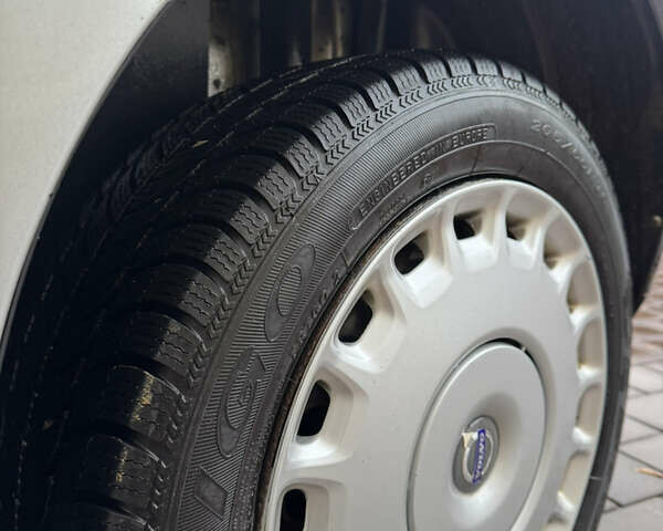 Вольво В50 2006 в Тернополе на Automoto.ua Серый Вольво В50, объемом двигателя 2 л и пробегом 404 тыс. км за 4400 $, фото 5 на Automoto.ua