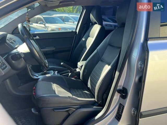 Серый Вольво В50, объемом двигателя 2 л и пробегом 400 тыс. км за 4490 $, фото 8 на Automoto.ua