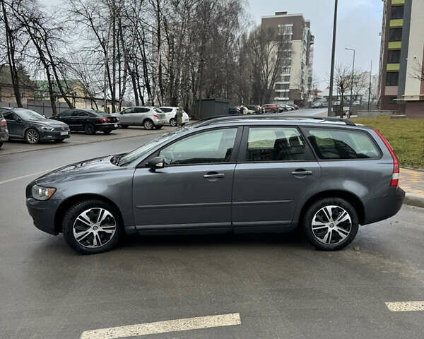 Серый Вольво В50, объемом двигателя 2 л и пробегом 310 тыс. км за 6700 $, фото 4 на Automoto.ua