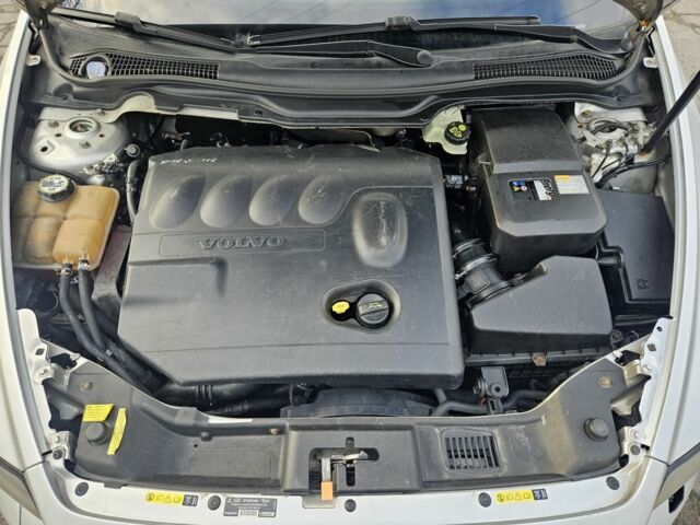 Серый Вольво В50, объемом двигателя 0 л и пробегом 300 тыс. км за 3200 $, фото 10 на Automoto.ua