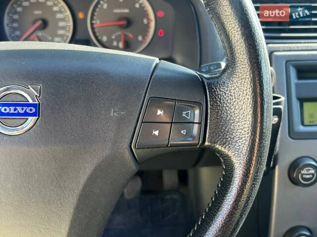 Серый Вольво В50, объемом двигателя 2 л и пробегом 400 тыс. км за 4490 $, фото 23 на Automoto.ua